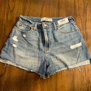 Hollister Curvy Ultra High Rise Mom Short 3”